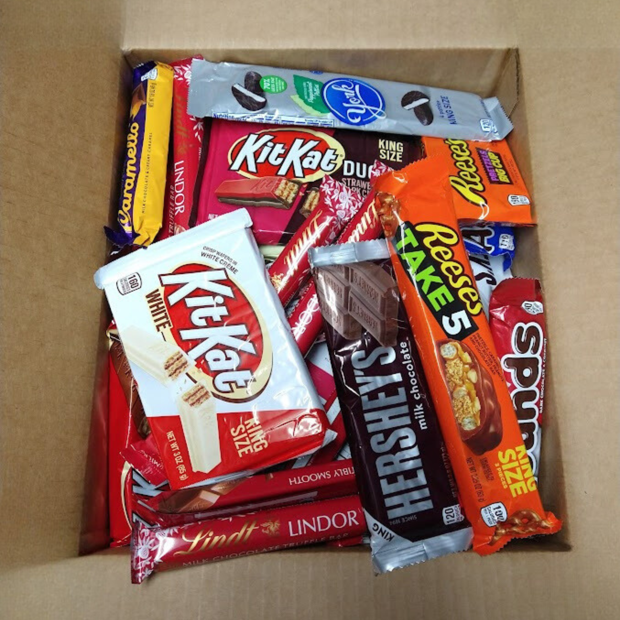 Chocolate & Candy Bar Variety Mix Bargain Box - 105 Items